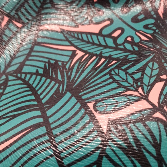 Ipsy bag - Picture 2 of 4